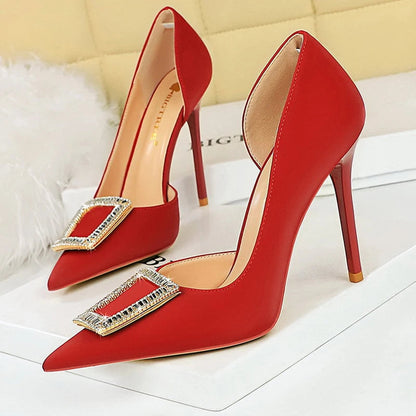 Well Tailored Heels with a Graceful Silhouette