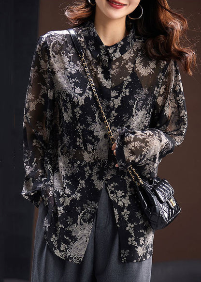 Well Tailored Blouse with a Graceful Silhouette