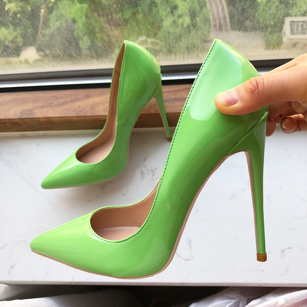 Effortlessly Elegant Heels with a Timeless Design