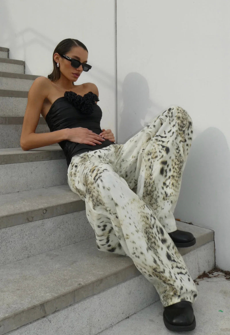 Well Tailored Garment with a Graceful Silhouette
