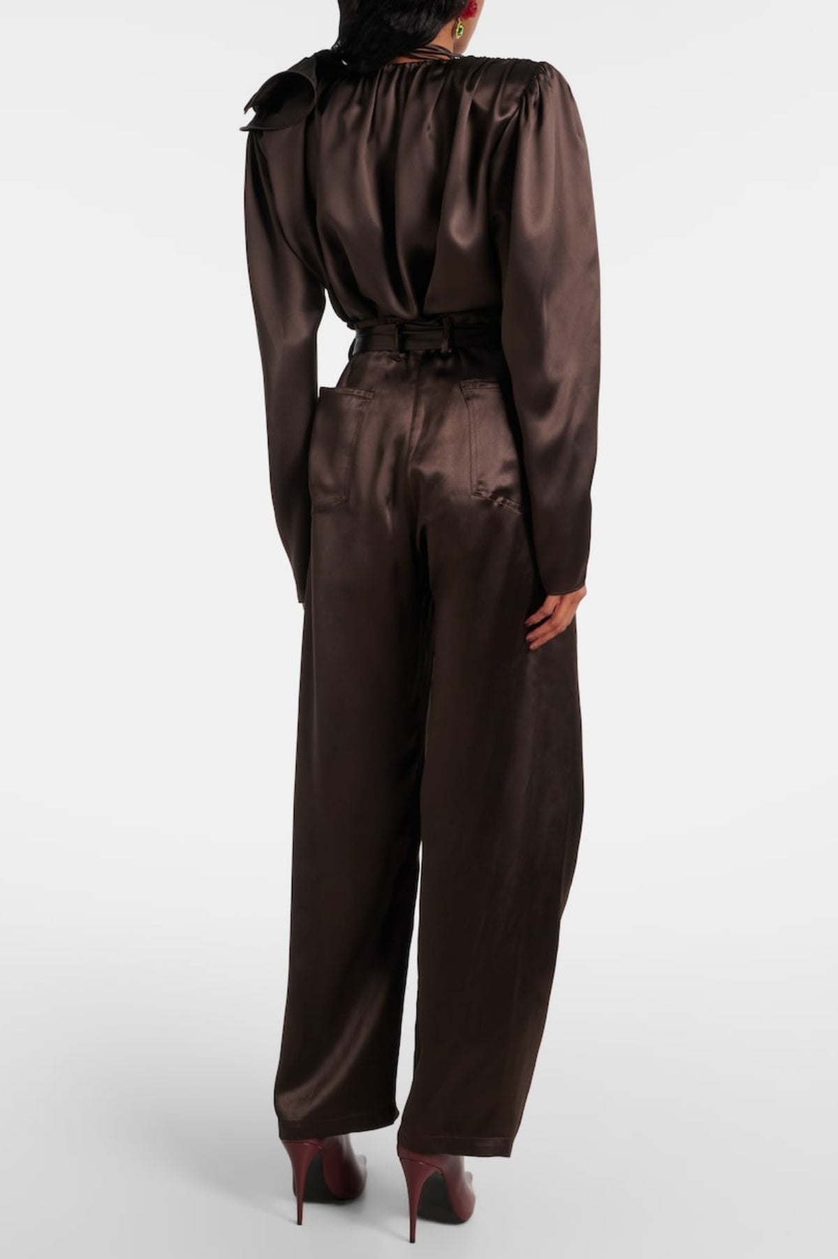 Effortlessly Elegant Pants with a Timeless Design