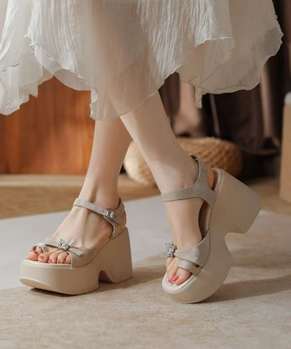 Well Tailored Sandals with a Graceful Silhouette