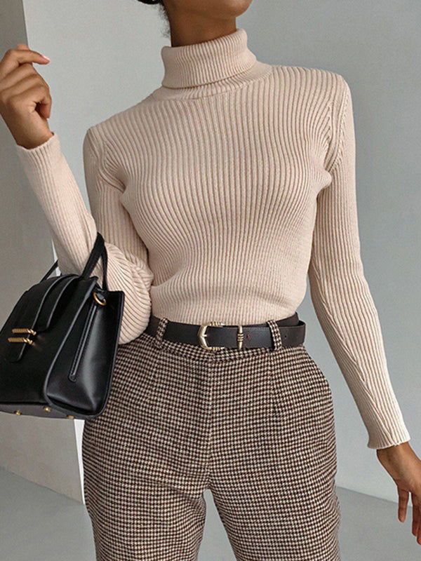 Well Tailored Sweater with a Graceful Silhouette