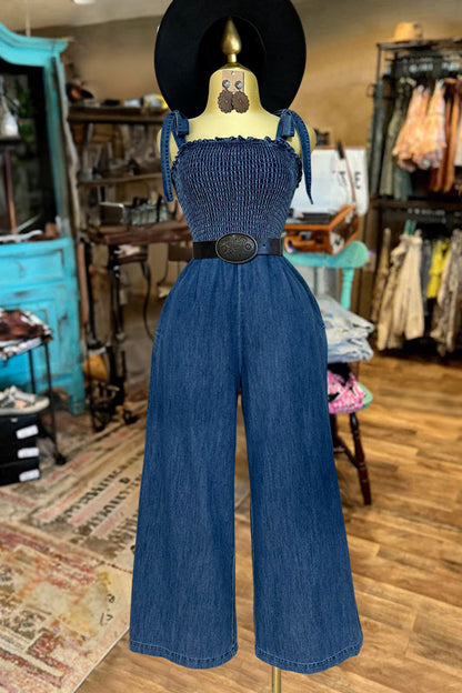 Well Tailored Garment with a Graceful Silhouette