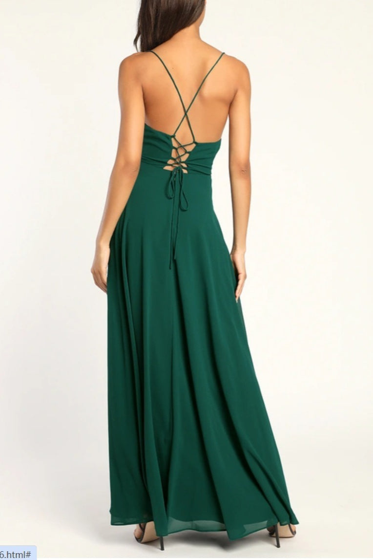 Beautifully Finished Dress in a Timeless Design