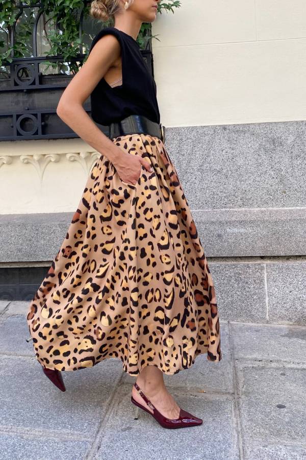 Effortlessly Elegant Garment with a Timeless Design
