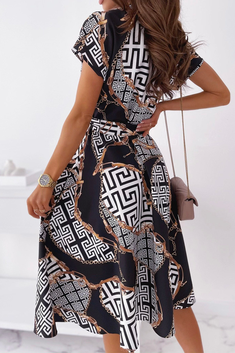 Classic Vintage Dress with a Flattering Fit