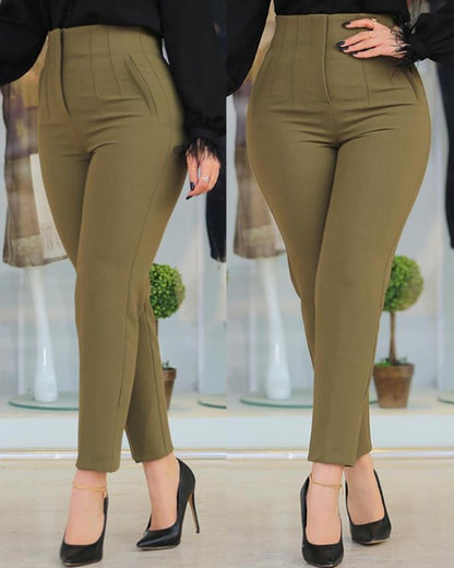 Effortlessly Elegant Trousers with a Timeless Design