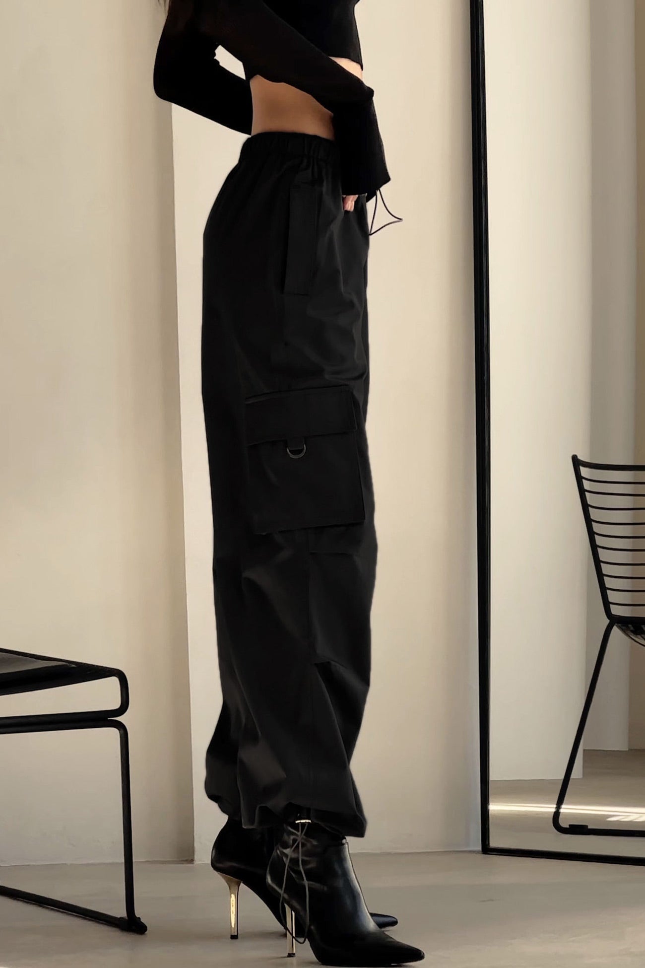 Well Tailored Pants with a Graceful Silhouette