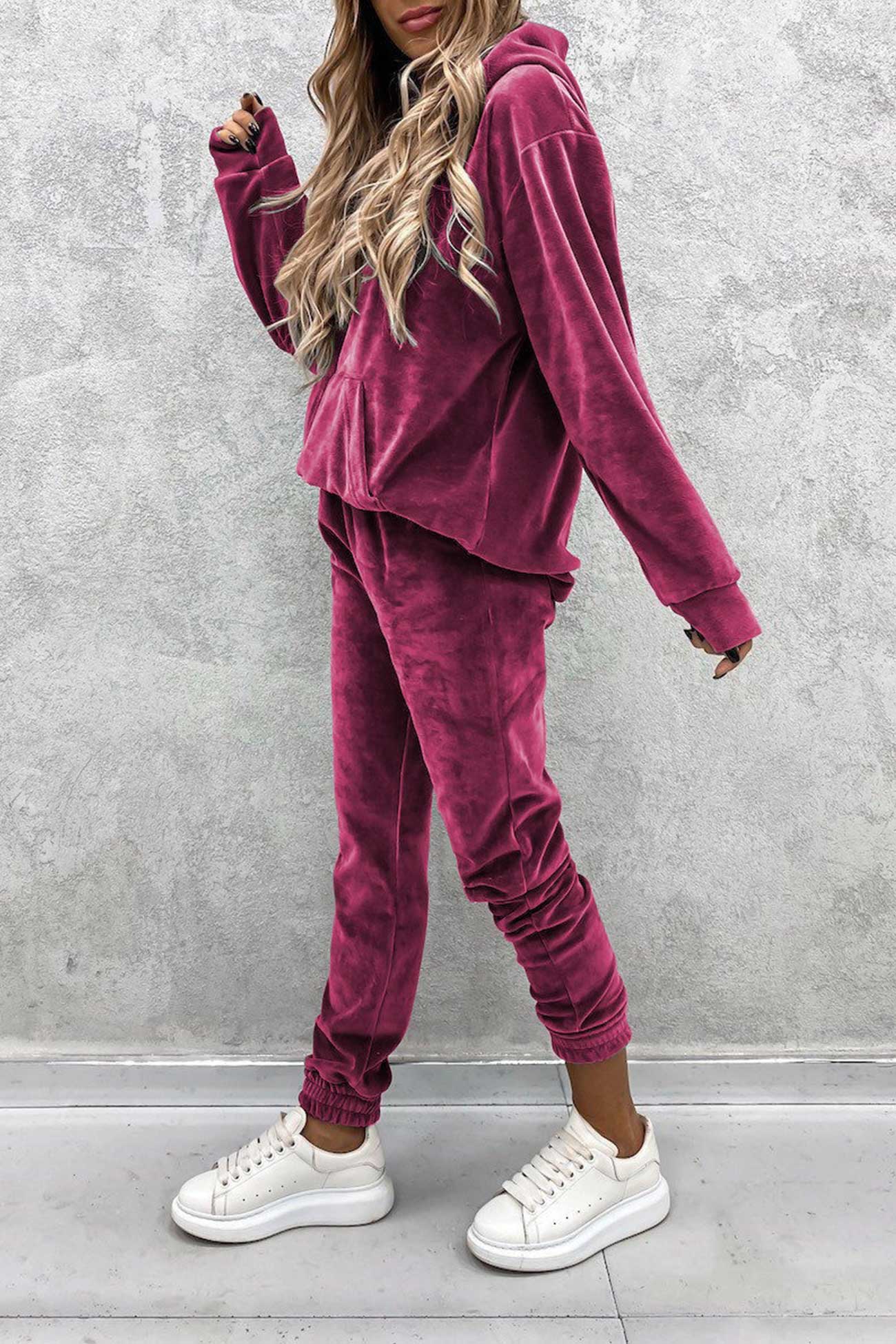 Effortlessly Elegant Pants with a Timeless Design