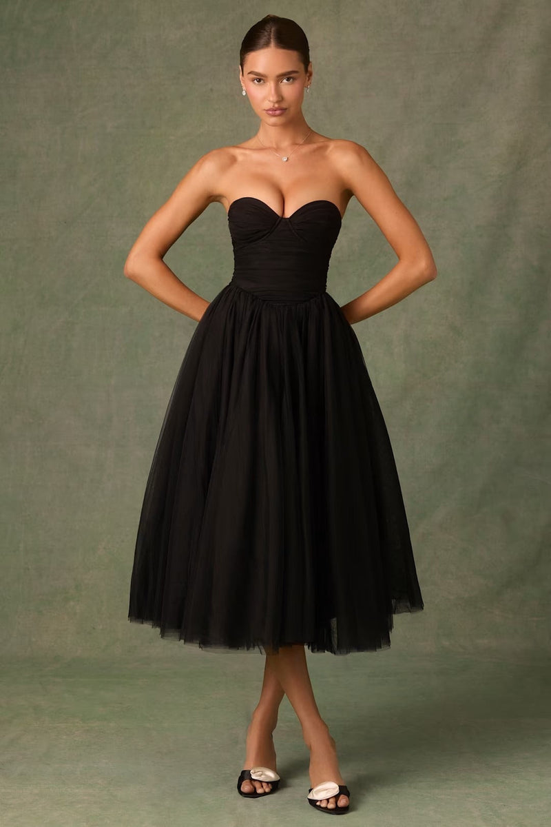 Classic Vintage Dress with a Flattering Fit