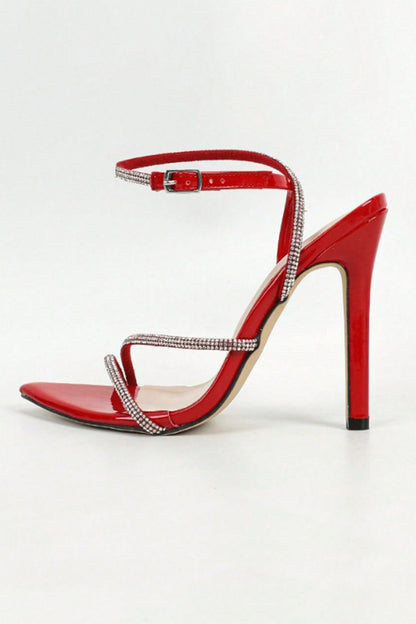 Effortlessly Elegant Heels with a Timeless Design
