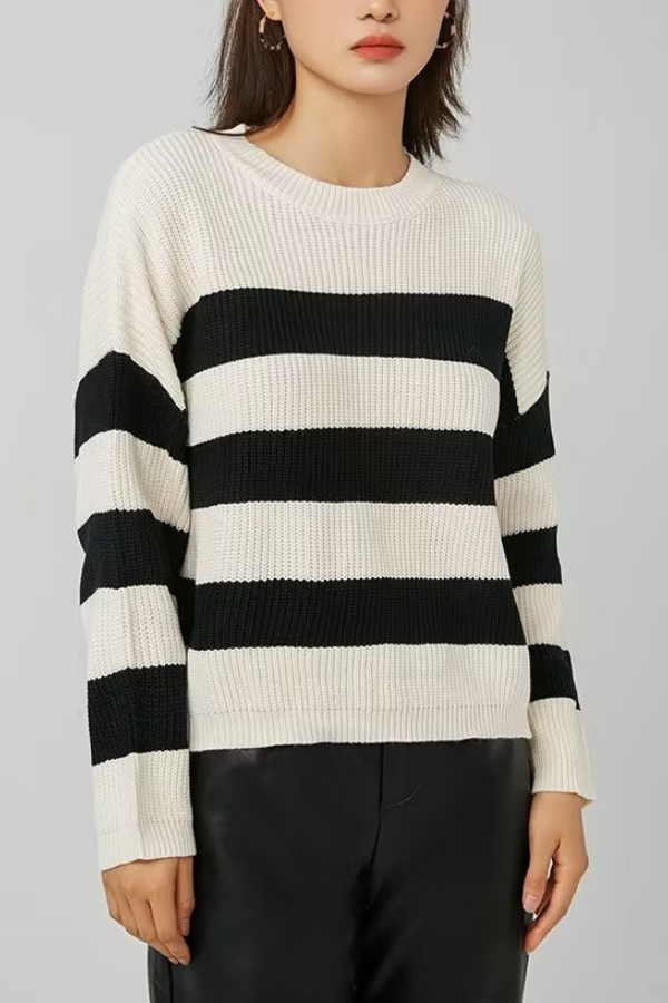 Well Tailored Sweater with a Graceful Silhouette