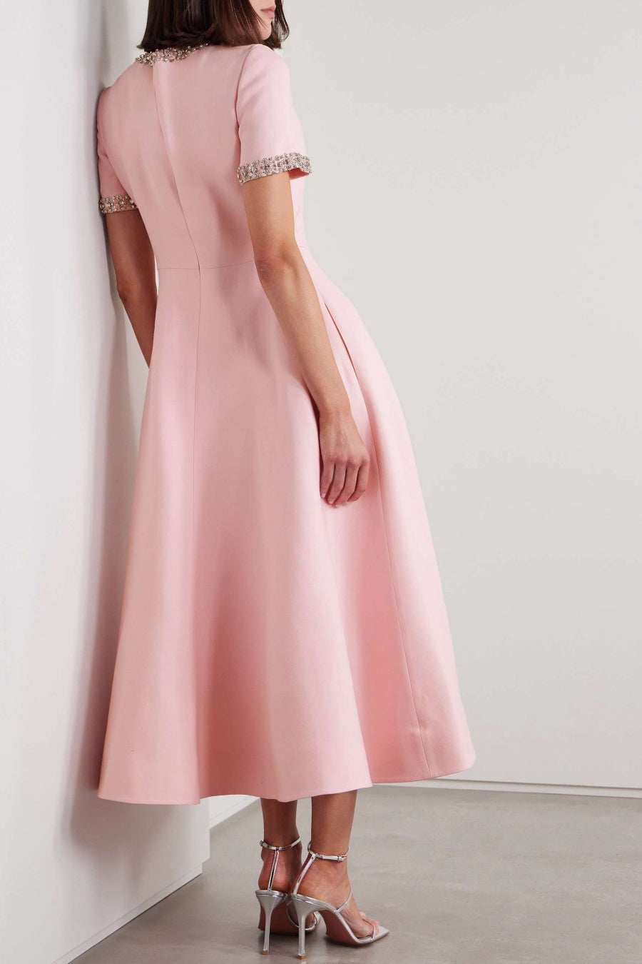 Gracefully Styled Dress for Any Occasion