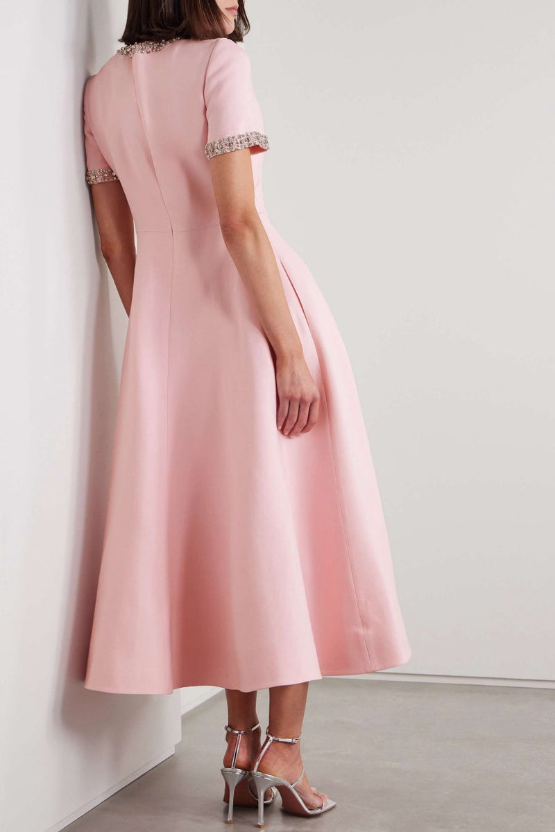 Gracefully Styled Dress for Any Occasion
