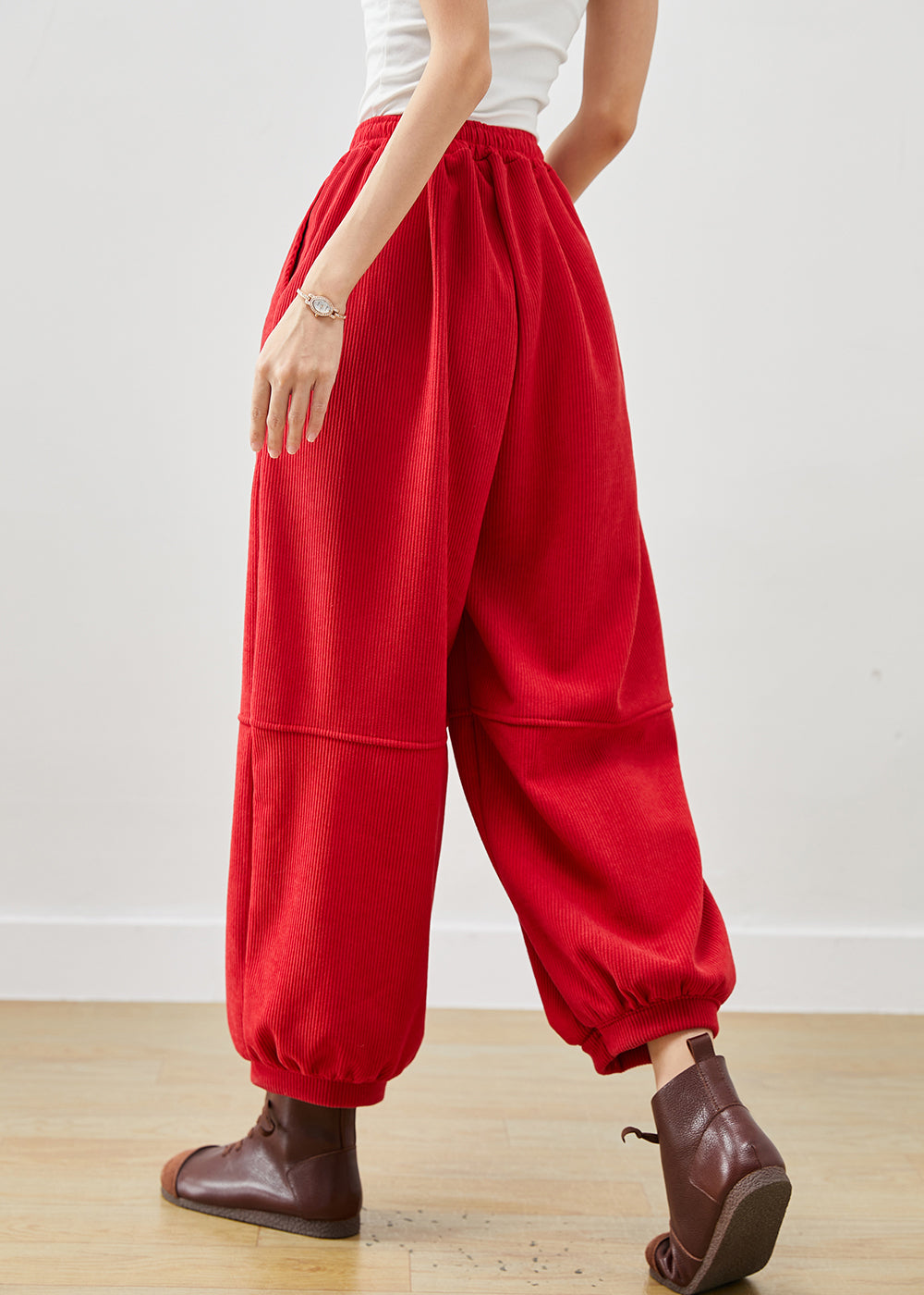 Well Tailored Pants with a Graceful Silhouette