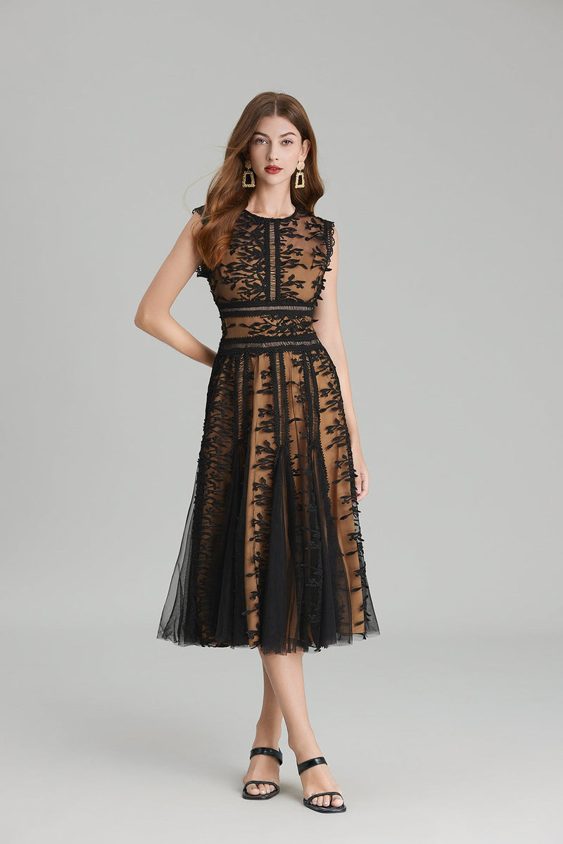 Well Tailored Dress with a Graceful Silhouette