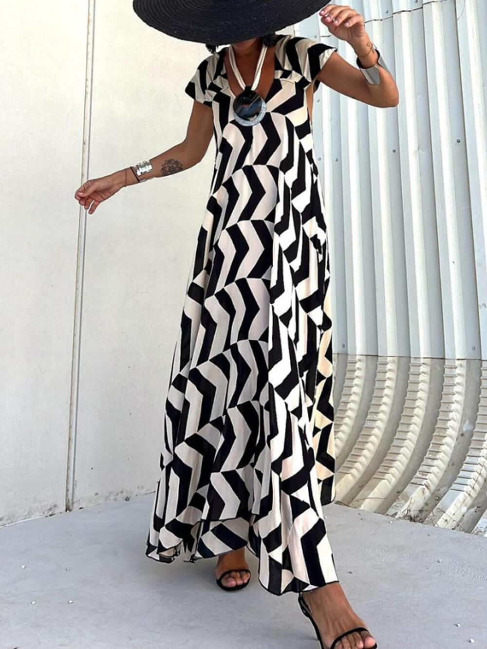 Classic Vintage & Enduringly Stylish Dress