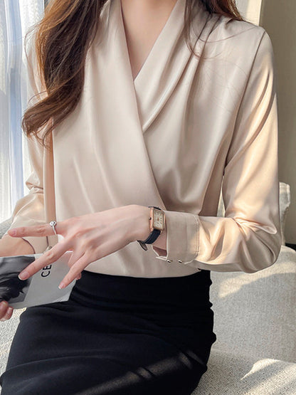 Classic Vintage Blouse with a Flattering Fit