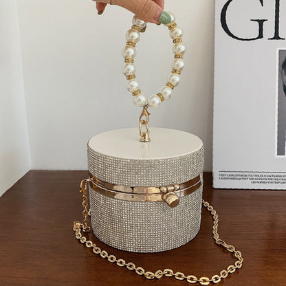 Well Tailored Bag with a Graceful Silhouette