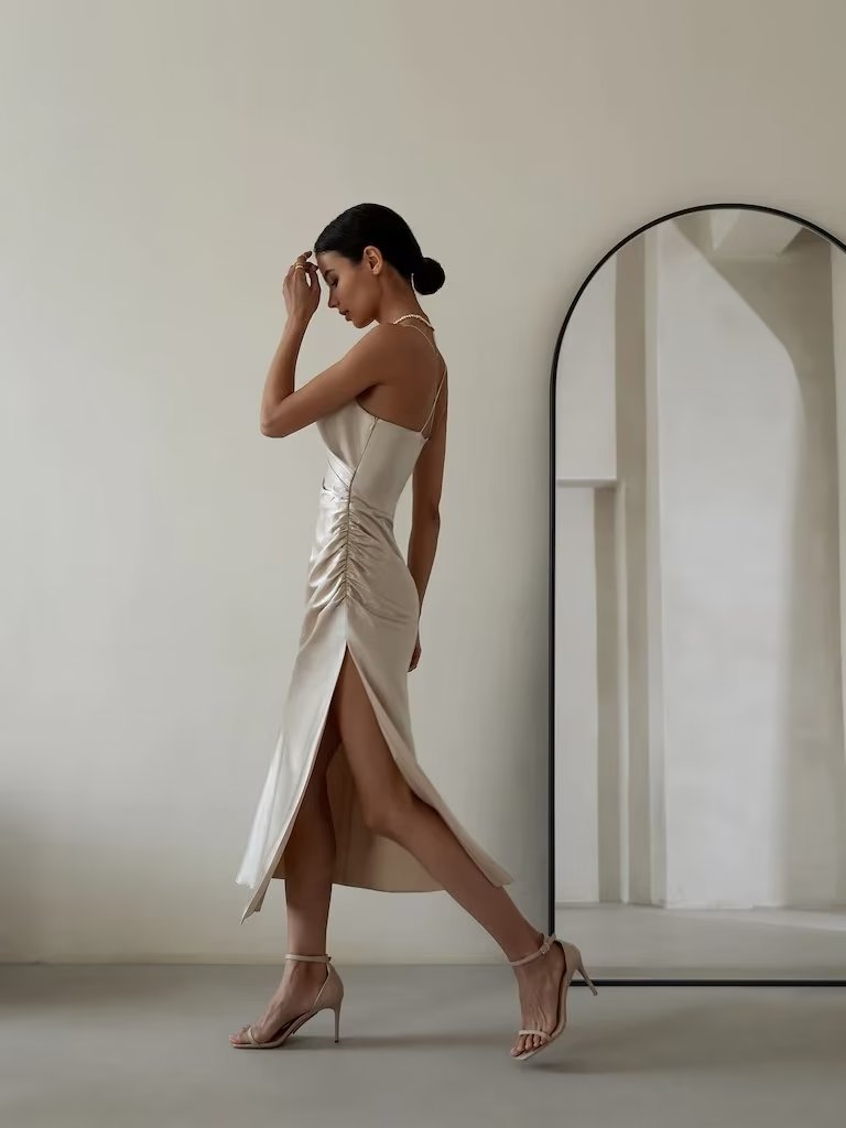 Effortlessly Elegant Dress with a Timeless Design