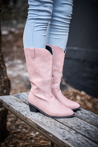 Gracefully Styled Boots for Any Occasion