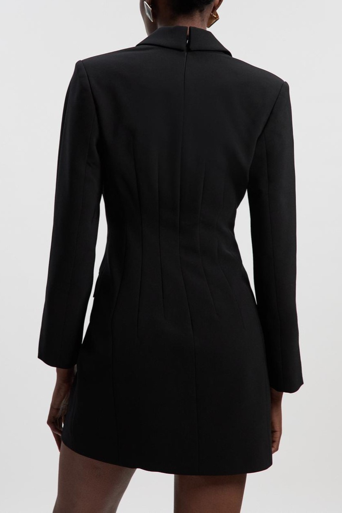 Well Tailored Dress with a Graceful Silhouette