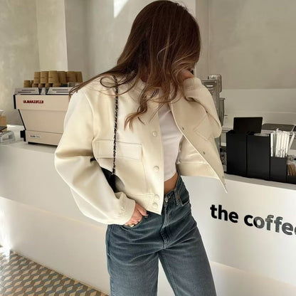 Effortlessly Elegant Jacket with a Timeless Design
