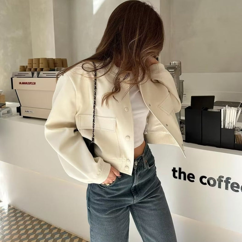 Effortlessly Elegant Jacket with a Timeless Design