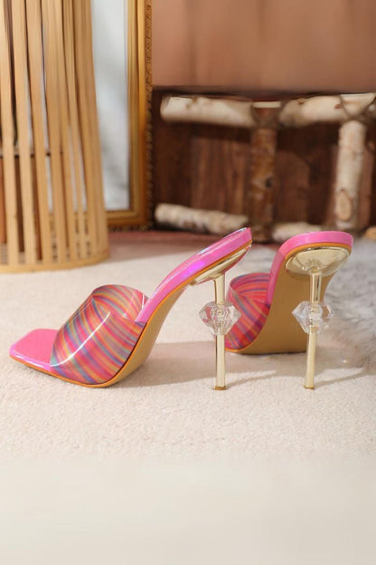 Well Tailored Sandals with a Graceful Silhouette