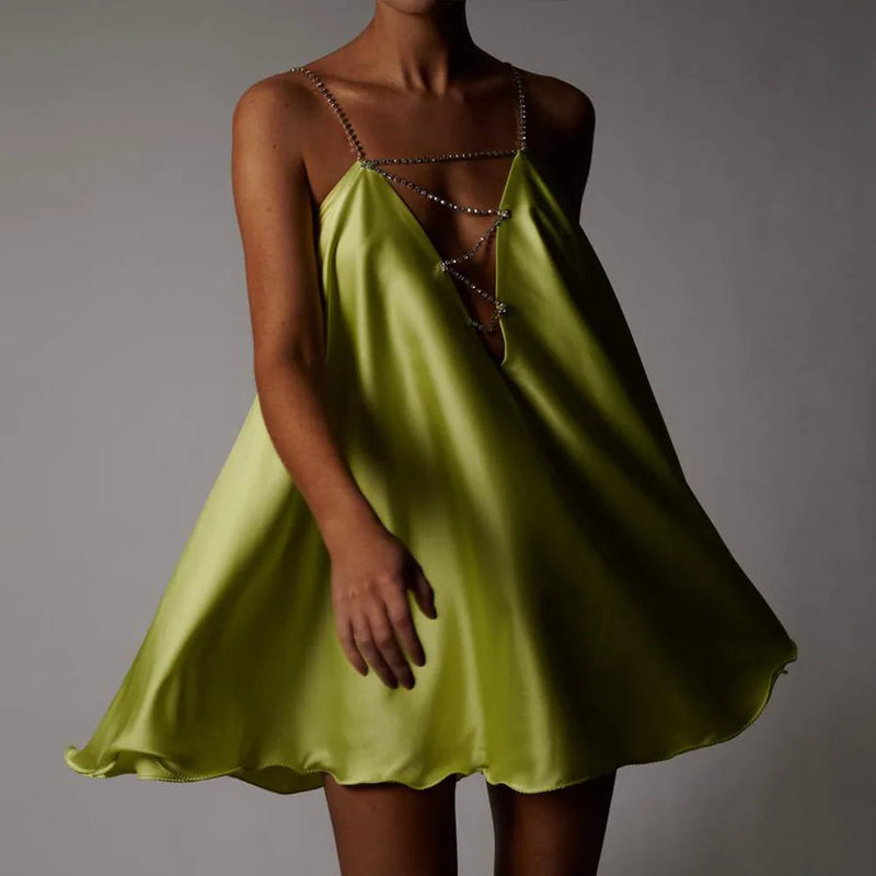 Beautifully Finished Dress in a Timeless Design