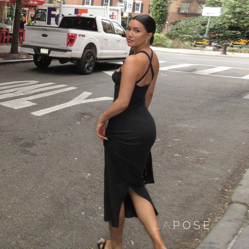 Effortlessly Elegant Dress with a Timeless Design