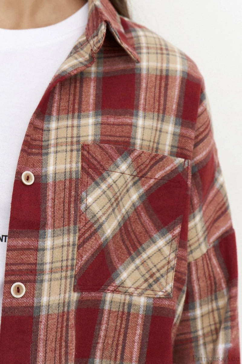 Sophisticated Blouse with a Clean Classic Look