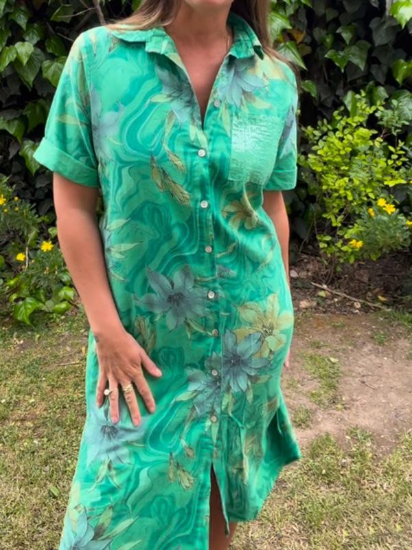 Classic Vintage Dress with a Flattering Fit