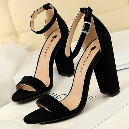 Classic Vintage Heels with a Flattering Fit