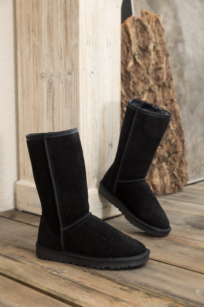 Polished Boots with an Effortless Classic Look