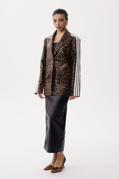 Well Tailored Garment with a Graceful Silhouette
