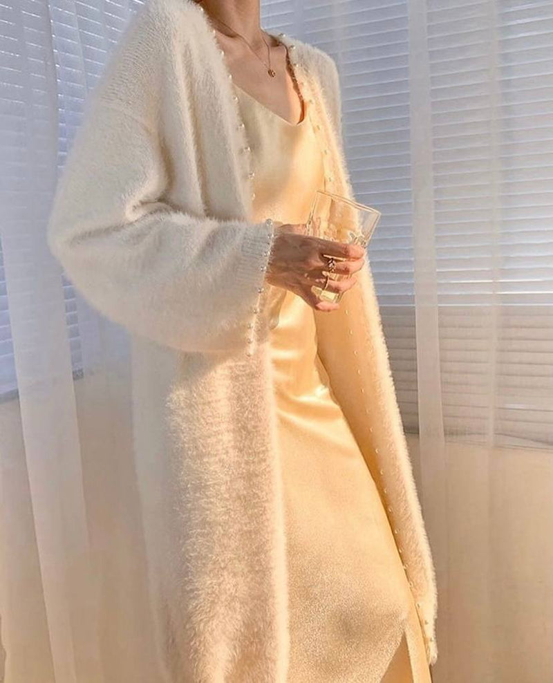 Well Tailored Cardigan with a Graceful Silhouette