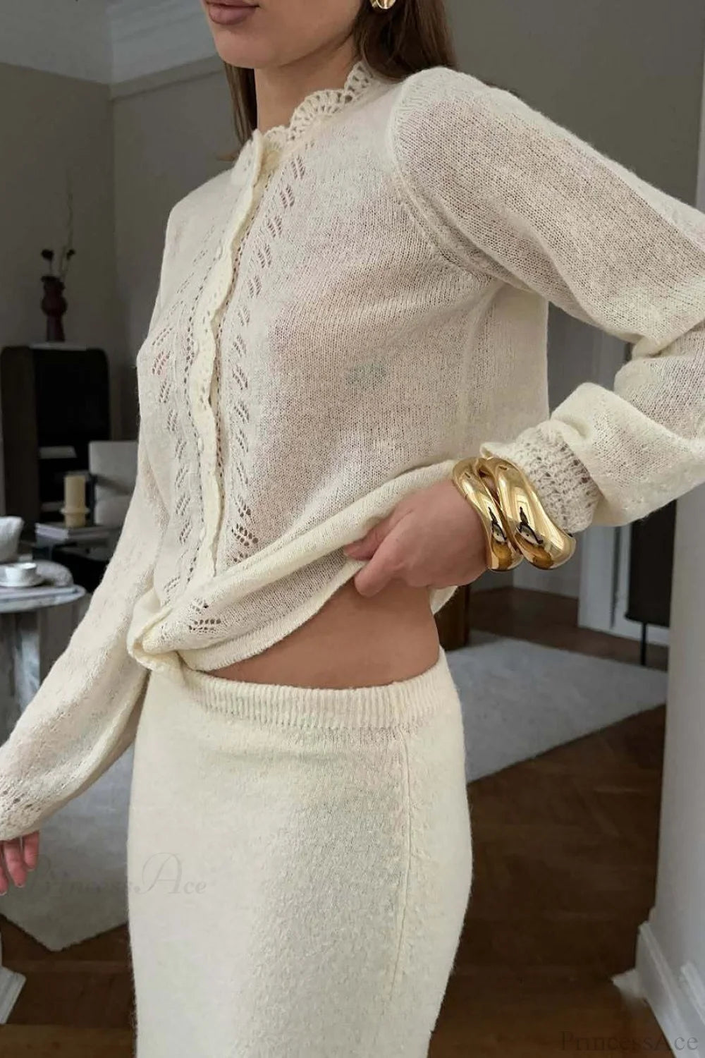 Effortlessly Elegant Cardigan with a Timeless Design