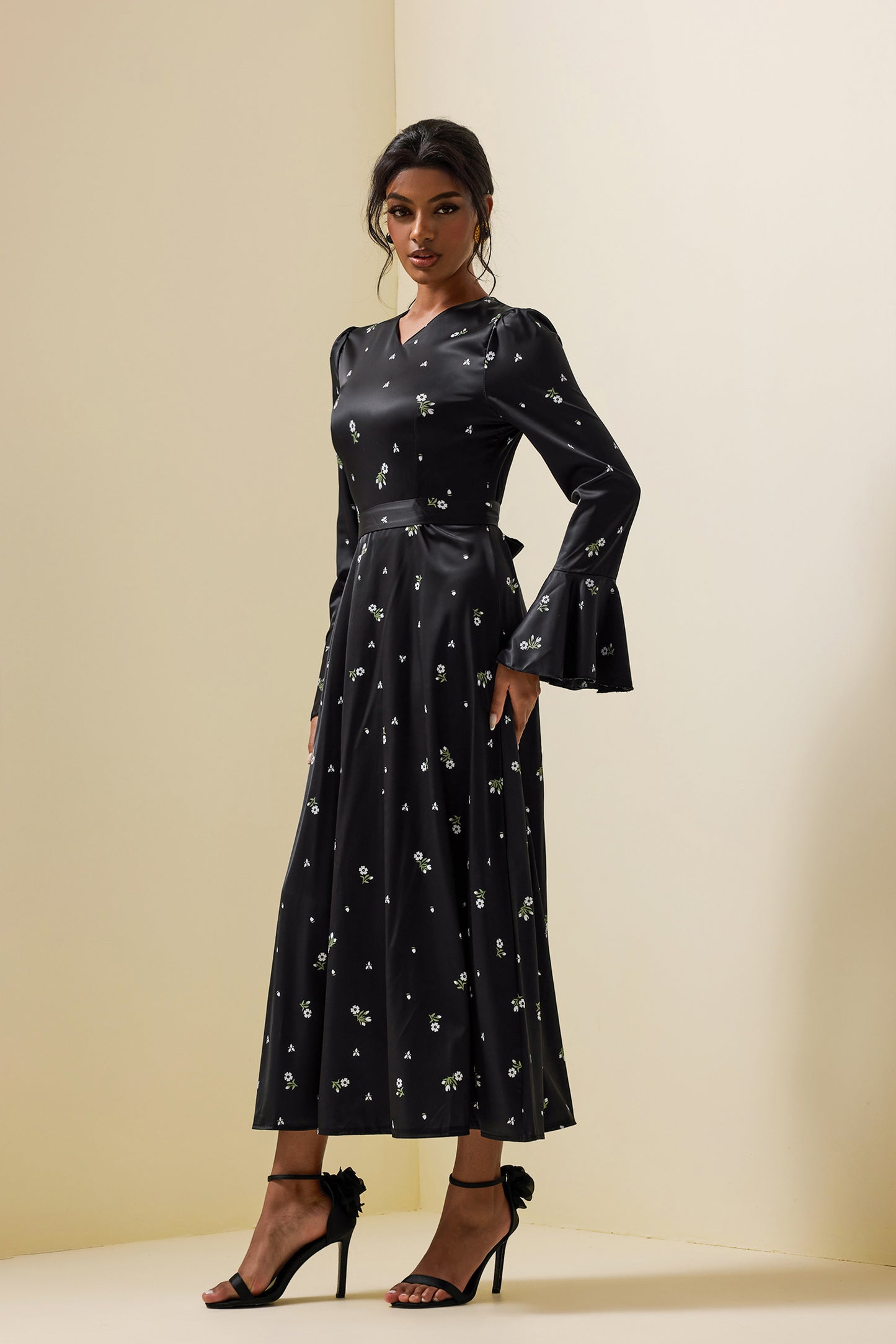 Classic Vintage Dress with a Flattering Fit