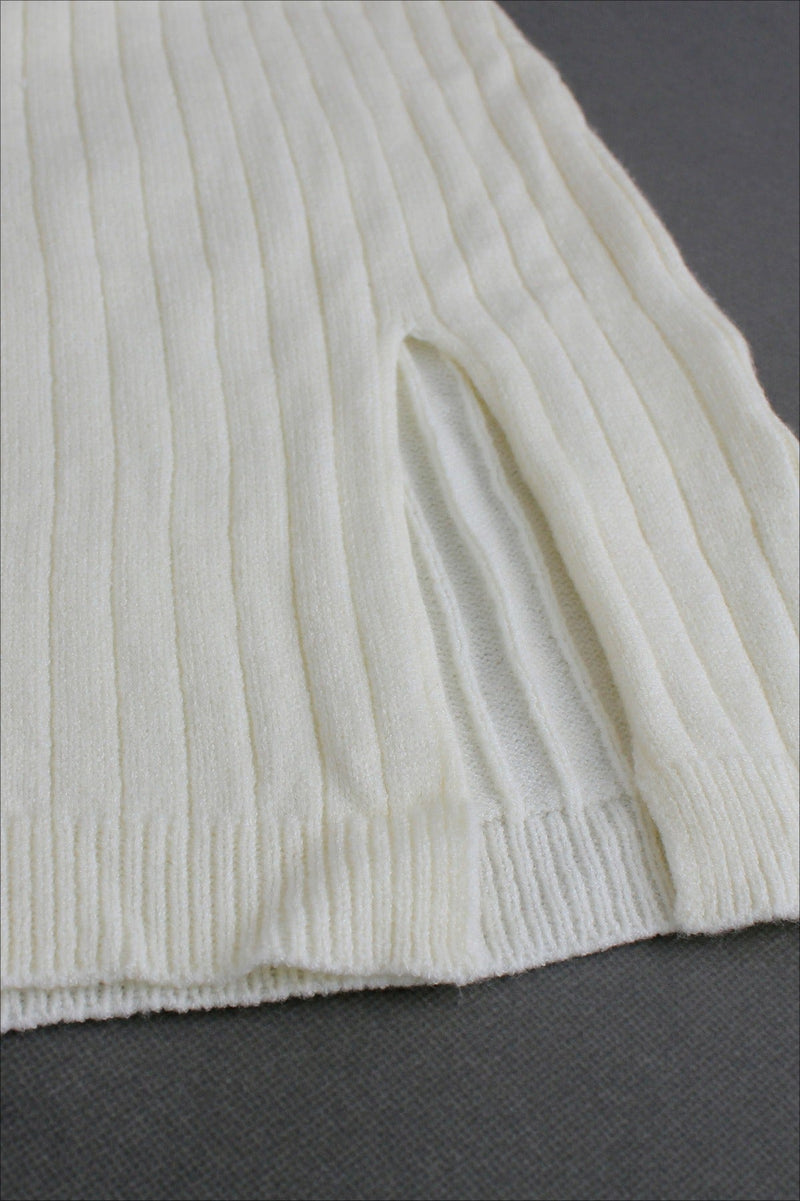 Well Tailored Sweater with a Graceful Silhouette
