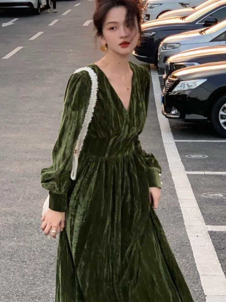 Beautifully Crafted Dress in a Classic Style
