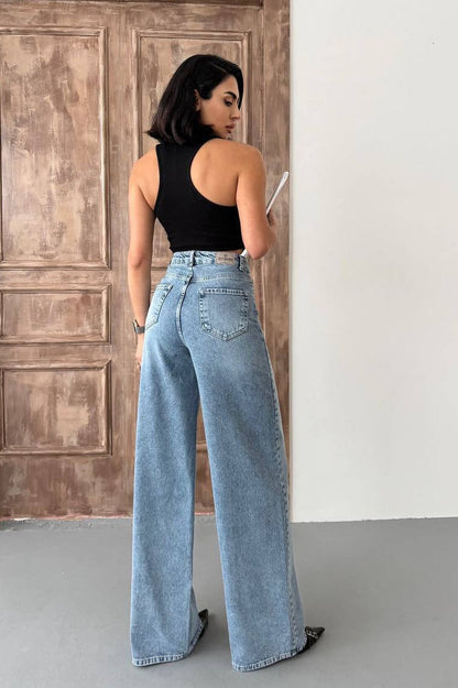 Beautifully Finished Garment in a Timeless Design