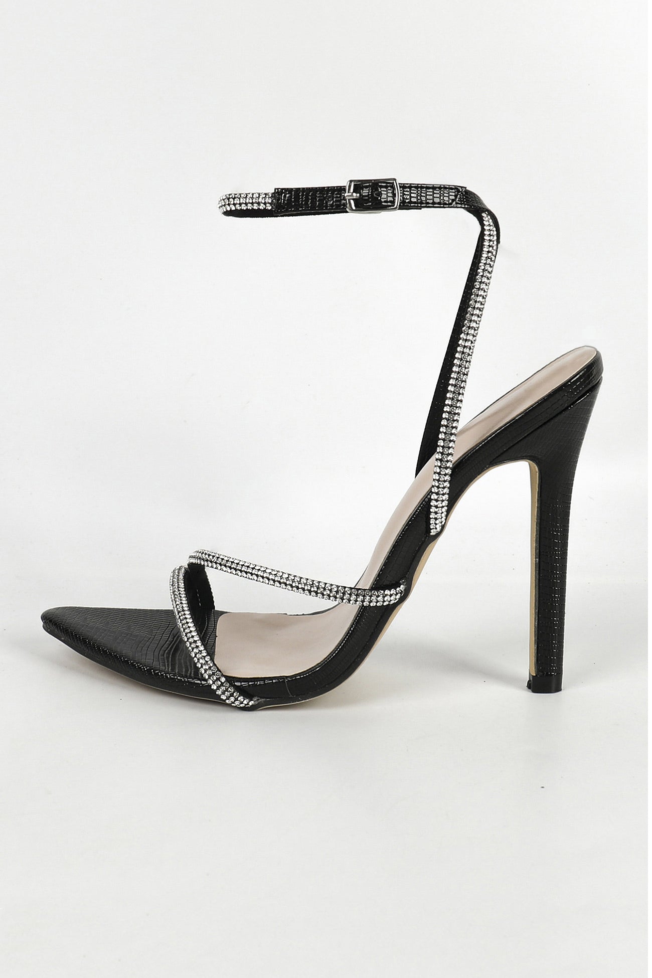 Effortlessly Elegant Heels with a Timeless Design
