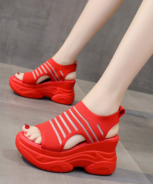 Well Tailored Sandals with a Graceful Silhouette