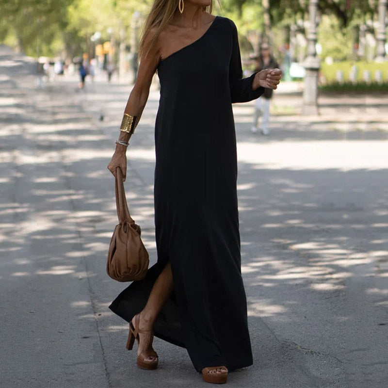 Beautifully Finished Dress in a Timeless Design