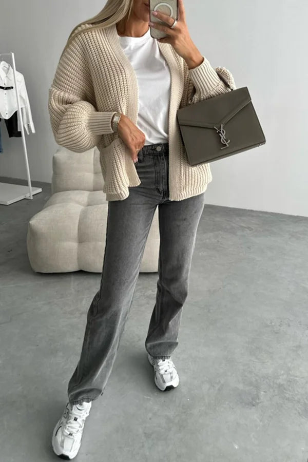 Well Tailored Cardigan with a Graceful Silhouette