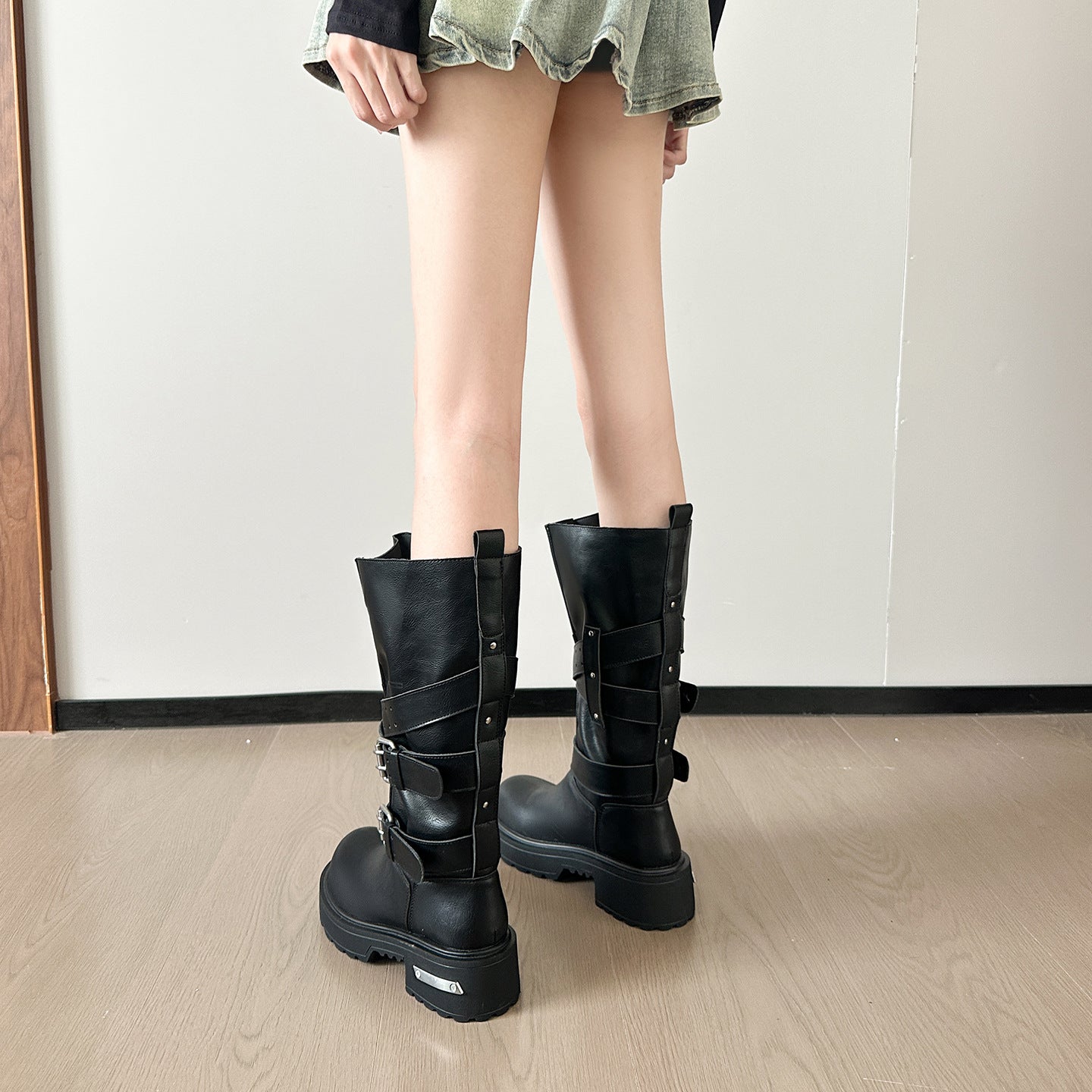 Well Tailored Boots with a Graceful Silhouette
