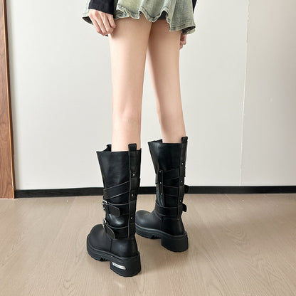 Well Tailored Boots with a Graceful Silhouette