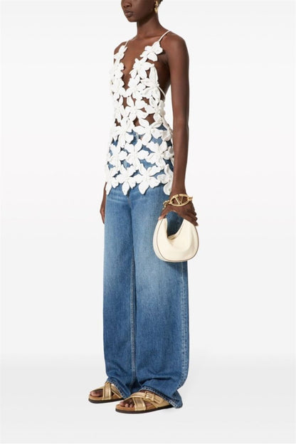 Effortlessly Elegant Top with a Timeless Design